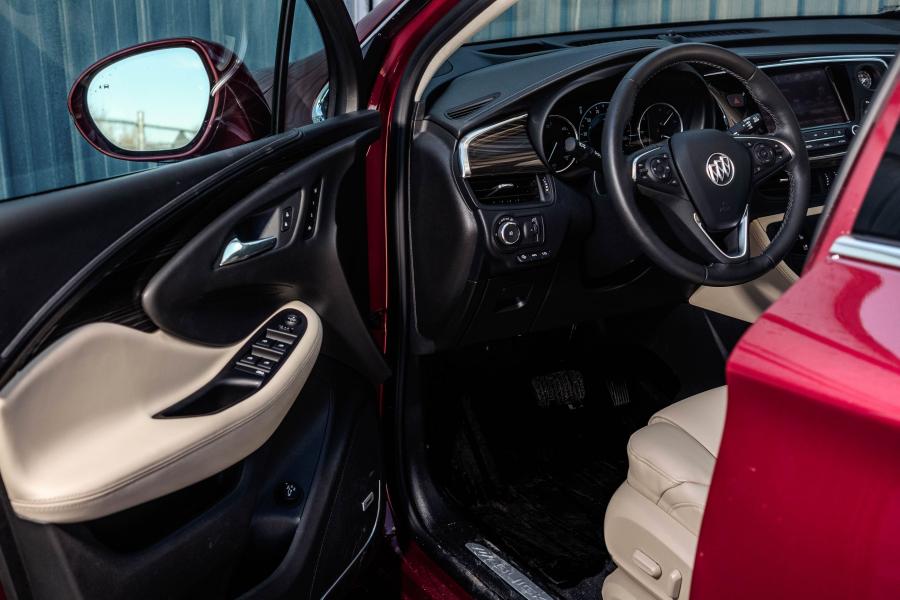 Интерьер Buick Envision 2018 года  (NA) (фото 21 из 40)